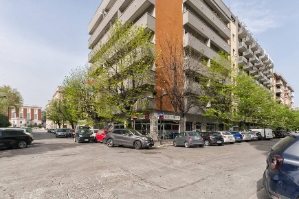 Foto Attività commerciale in via Bologna 5, Pescara di 74 m² con 1 locali