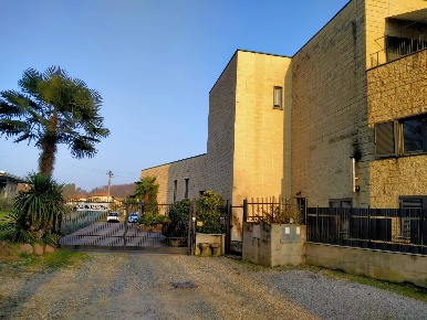 Foto Locale commerciale in via rossini 12, Mornago di 1000 m² in vendita