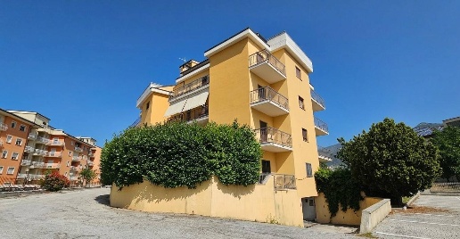 Foto Appartamento in Via Giovanni di Vincenzo 1, L'Aquila Pile di 130 m²