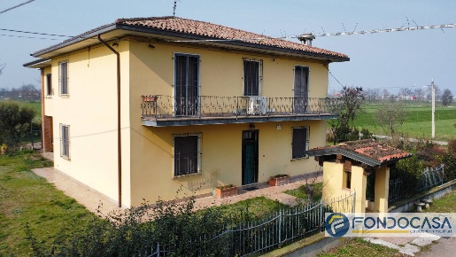 Foto Villa unifamiliare in VIA CAMPAGNA, Castegnato di 413 m² con 9 locali
