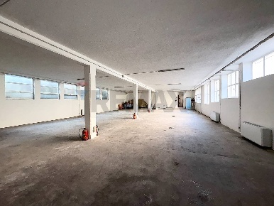 Foto Magazzino in VIA GIUSTI 2, Varese Giubiano - San Carlo di 250 m²