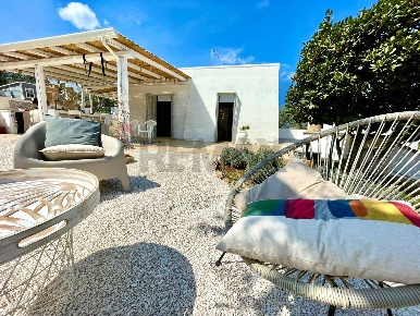 Foto Casa indipendente in Contrada San Giovanni, Ostuni di 44 m² in vendita