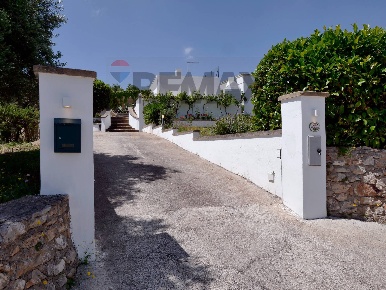 Foto Casa indipendente in Contrada San Giovanni, Ostuni di 44 m² in vendita