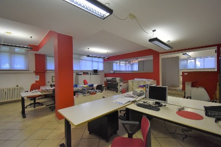 Foto Ufficio in Via Matteotti 1, Bernareggio Centro di 180 m² con 5 locali