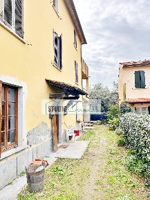 Foto Villa unifamiliare in Via Federigi, Seravezza di 175 m² con 8 locali
