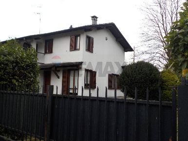 Foto Case semi ndipendenti in via roma 17/A, Carimate di 232 m² in vendita