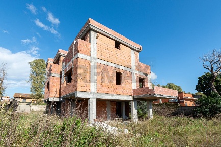 Foto Casa indipendente in Via Giuseppe Botti, Roma Dragona di 400 m²