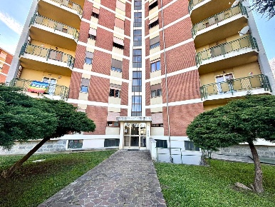 Foto Appartamento a Alessandria Europa di 109 m² con 5 locali in vendita