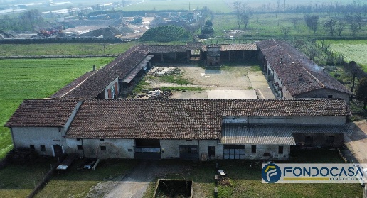 Foto Rustico in VIA CAMPAGNA, Castegnato di 1480 m² con 18 locali