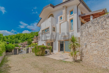 Foto Villa unifamiliare in via savotani snc, Cerisano di 547 m² in vendita