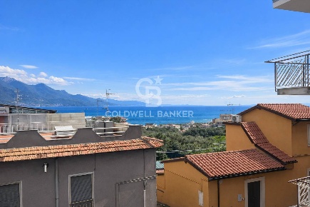 Foto Casa indipendente in Via Monte Tortona, Gaeta di 150 m² con 2 locali
