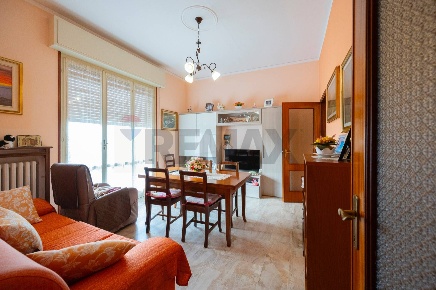 Foto Appartamento in Via Marconi 15, Commessaggio Centro di 99 m²