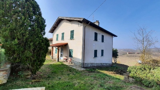 Foto Casa indipendente in località martini, Pareto di 280 m² con 10 locali
