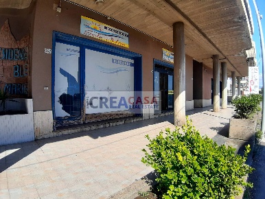 Foto Locale commerciale in VIA SPIAGGIA, Mascali Centro di 200 m²