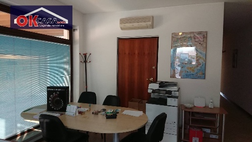 Foto Ufficio in cavour 130, Zevio Zevio Santa Maria di 80 m² con 2 locali