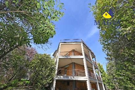 Foto Villa unifamiliare a Maltignano Centro di 274 m² con 5 locali