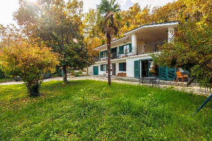Foto Villa unifamiliare in Via Sacra Di San Michele, Avigliana di 301 m²