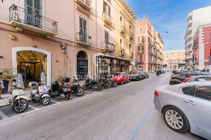 Foto Attività commerciale in Via Alessandro Maria Calefati 29, Bari Murat