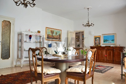 Foto Appartamento in via della pineta sacchetti 420, Roma di 138 m²