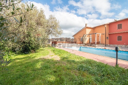 Foto Case semi ndipendenti in Via  San Magno 148, Farnese di 290 m²