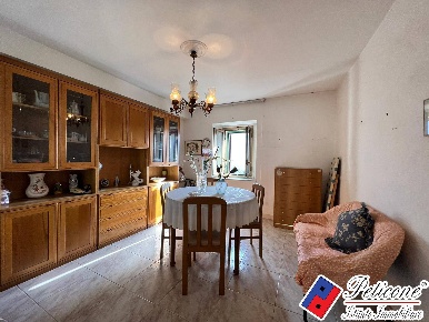 Foto Appartamento in Via del Popolo, Lenola Centro di 108 m² con 5 locali