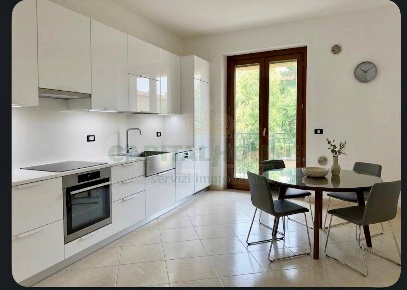 Foto Appartamento in Via F. Tedesco, Avellino di 125 m² con 4 locali