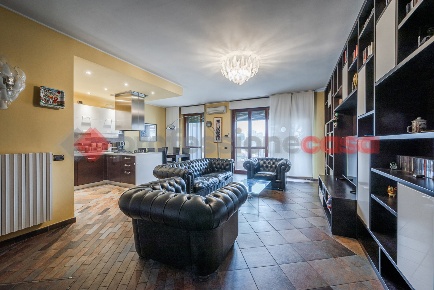 Foto Appartamento in Via Milano 25, Corsico di 110 m² con 3 locali