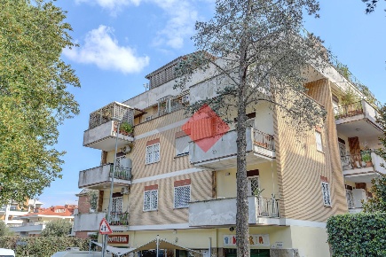 Foto Appartamento in Via Al Sesto Miglio 52, Roma Tomba di Nerone di 90 m²