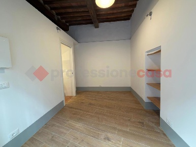 Foto Negozio in di Tolletta, Arezzo Porta San Lorentino di 19 m² in affitto