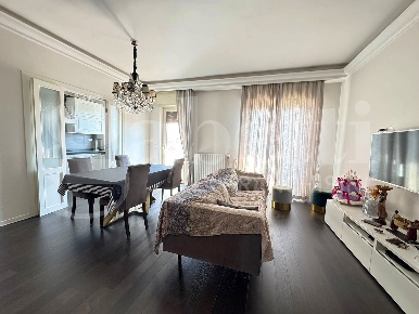 Foto Appartamento in Via SCHIRALLI 8, Bari Japigia di 90 m² con 3 locali