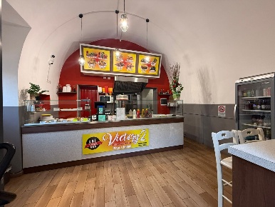 Foto Attività commerciale in via Cavour 8, Terracina Centro di 65 m²