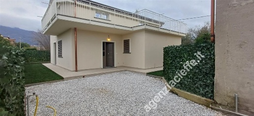 Foto Villa unifamiliare a Massa Puliche di 180 m² con 7 locali in vendita