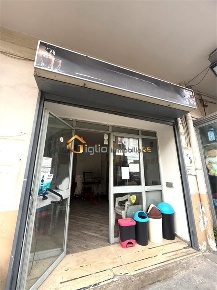 Foto Locale commerciale a Afragola di 110 m² con 2 locali in affitto