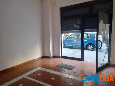 Foto Locale commerciale in Via Aurispa, Palermo Malaspina di 66 m²