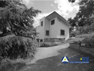 Foto Appartamento in Frazione di San Martino al Cimino, Viterbo di 230 m²