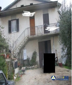 Foto Rustico in località Boschetto, Rocca Massima Centro di 220 m²