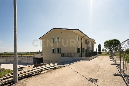 Foto Appartamento in Via Toffanelle Nuove, Zevio di 96 m² con 4 locali