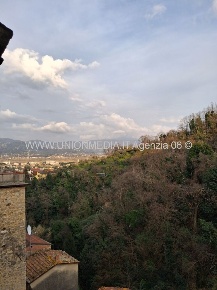 Foto Appartamento a Arcola Centro di 97 m² con 5 locali in vendita