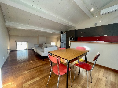 Foto Mansarde in Strada Massimo D'Azeglio 100, Parma di 70 m² con 2 locali