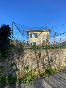 Foto Appartamento in Via San Rocco 9, Follo Carnea di 55 m² con 3 locali