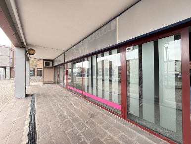 Foto Locale commerciale in Via Carlo Zucchi 41, Modena San Cataldo