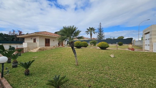 Foto Villa unifamiliare in Via Portovenere 80, Ragusa di 180 m² in vendita