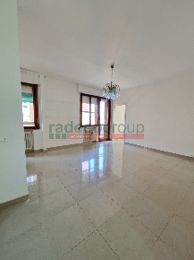 Foto Appartamento in Via Montebello, Livorno di 175 m² con 5 locali