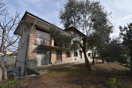 Foto Rustico in Via verguino, Isola d'Asti Repergo di 225 m² con 10 locali