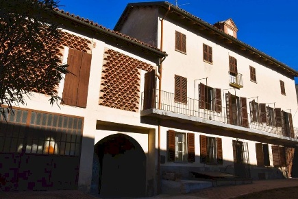 Foto Rustico in Via Lorenzo Adorno, Vigliano d'Asti Centro di 279 m²