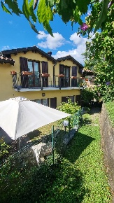 Foto Villa unifamiliare in AL RONCO, Gavirate Centro di 220 m² con 4 locali