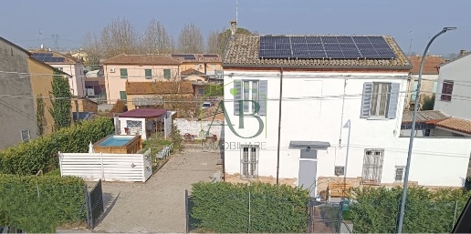 Foto Casa indipendente a Ravenna di 200 m² con 6 locali in vendita