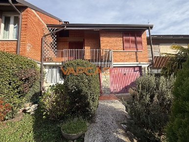 Foto Casa indipendente in VIA PAPA GIOVANNI XXIII, Calcio di 120 m²