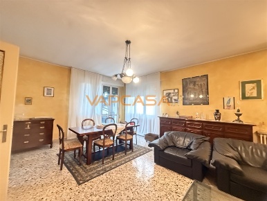 Foto Casa indipendente in VIA FOSSE ARDEATINE, Calcio di 600 m² in vendita