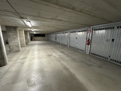 Foto Box in VIA LUNGOLAGO DI CALCINATE, Varese Lissago - Calcinate di 30 m²